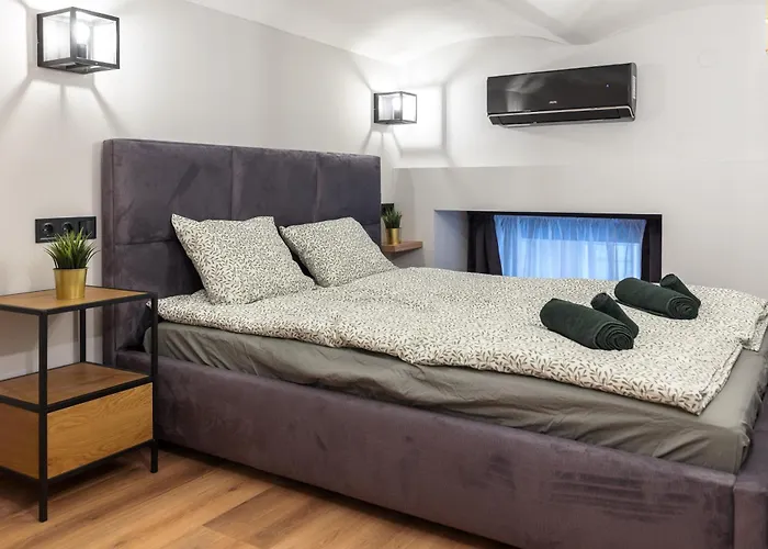 Parliament Dream Apartment!