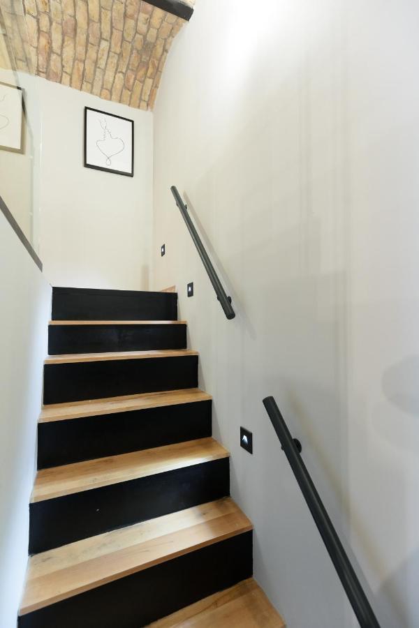 Parliament Dream Apartment! דירה *